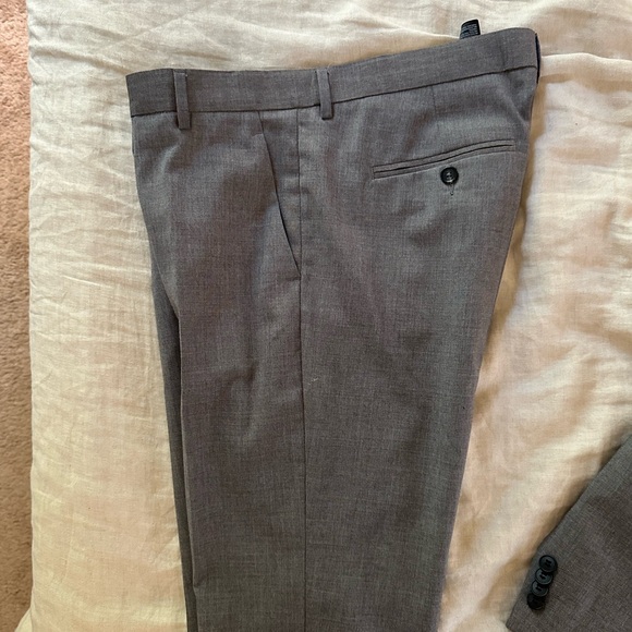 H&M Slim Fit Suit - jacket 38r and pants 33r - Picture 2 of 6